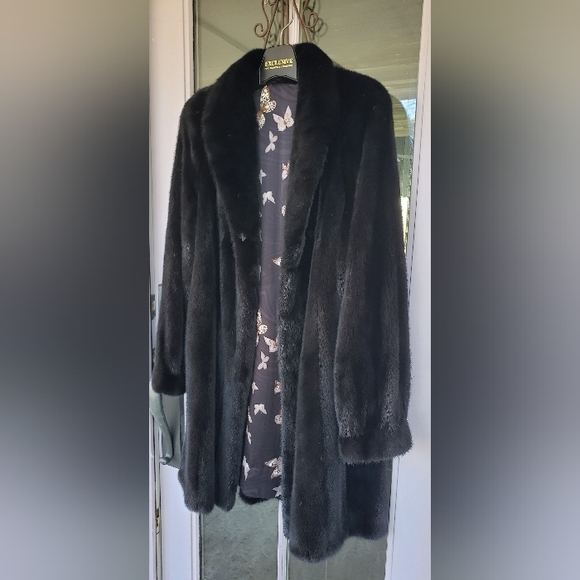 Genuine Black Canadian Mink Coat, Size 10/12, lovingly used - Picture 14 of 16